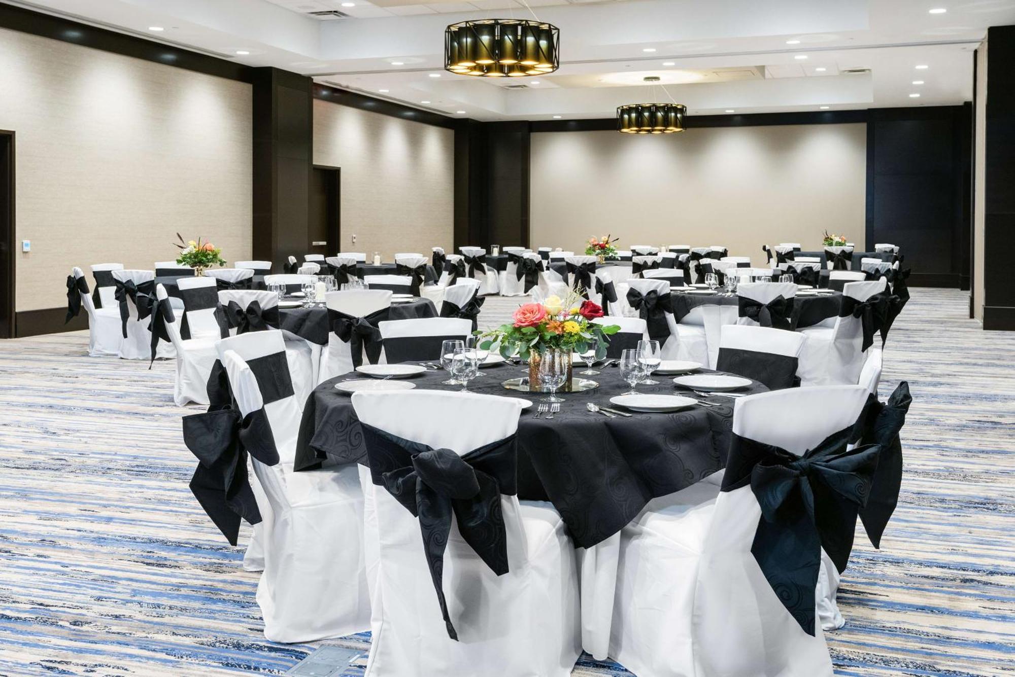Embassy Suites By Hilton College Station Ngoại thất bức ảnh
