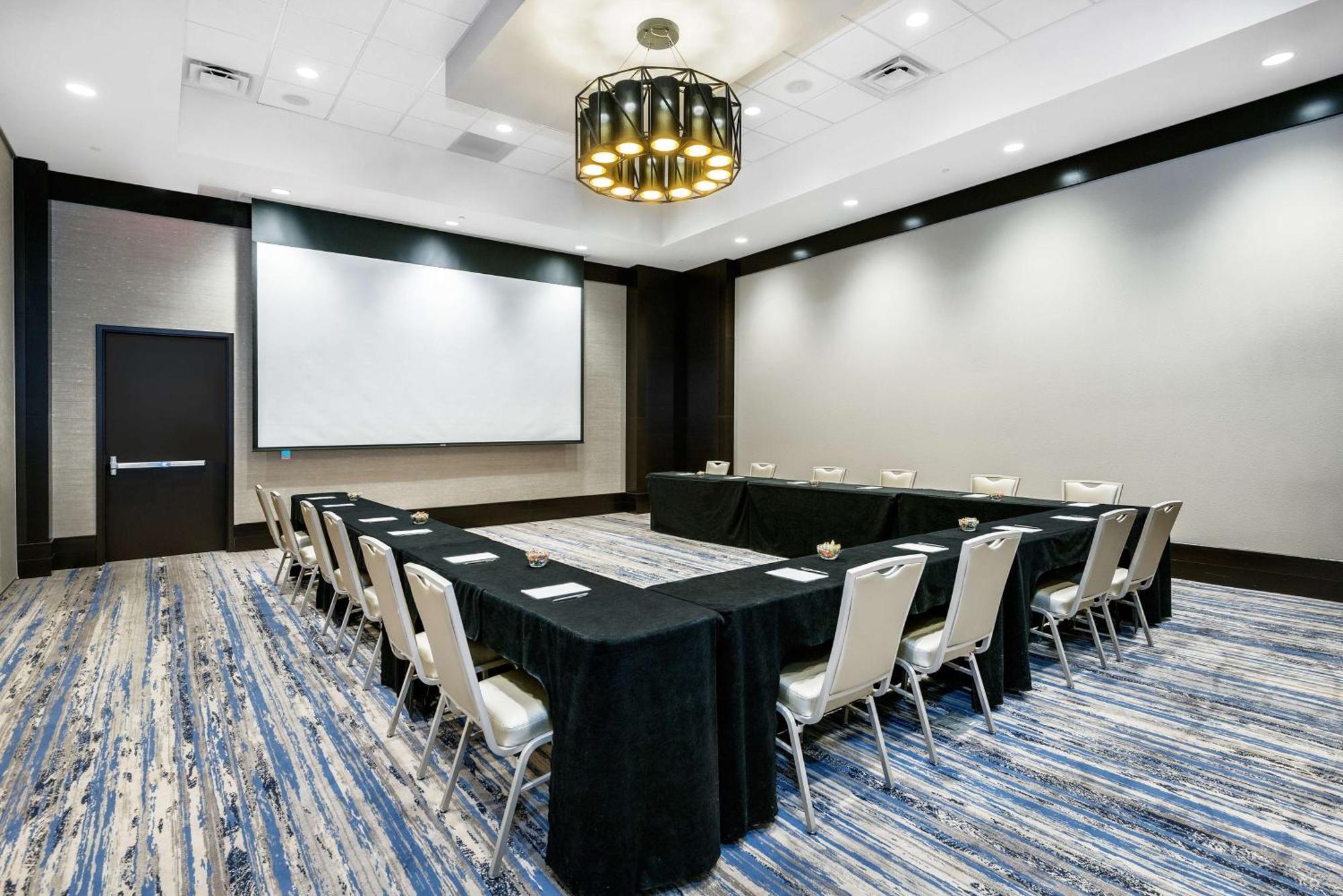 Embassy Suites By Hilton College Station Ngoại thất bức ảnh