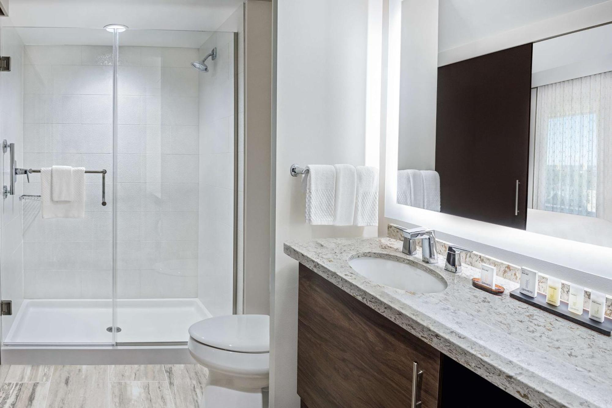 Embassy Suites By Hilton College Station Ngoại thất bức ảnh